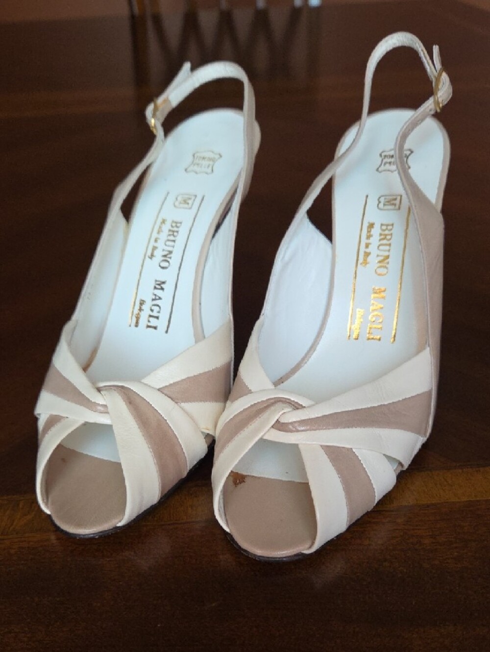 Bruno Magli White and Tan Knotted Slingback ❤️ - Picture 4 of 11